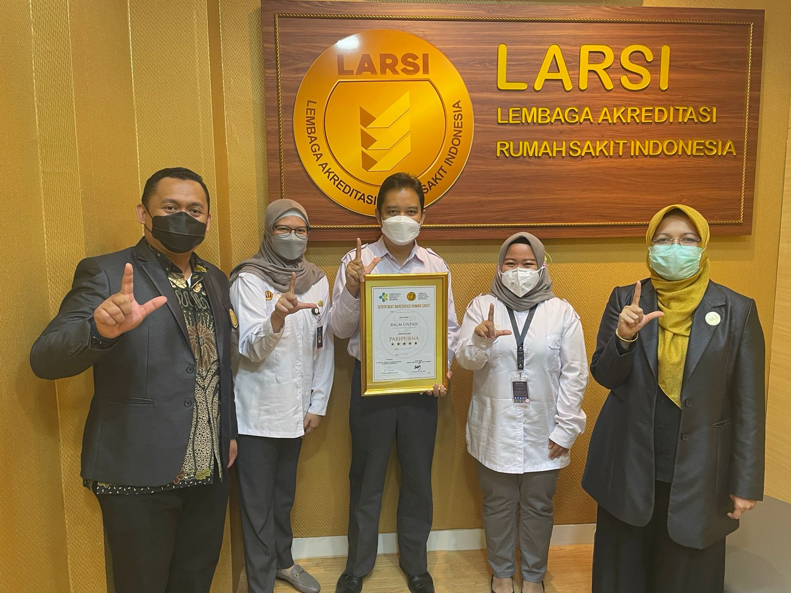 Penyerahan Sertifikat Akreditasi RSGM UNPAD